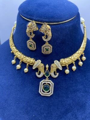 Emerald Swan Royale Necklace Set