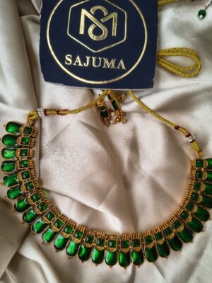 Green choker
